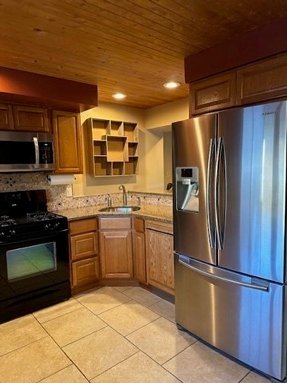 4 Linda Circle, Shrewsbury, MA 01545