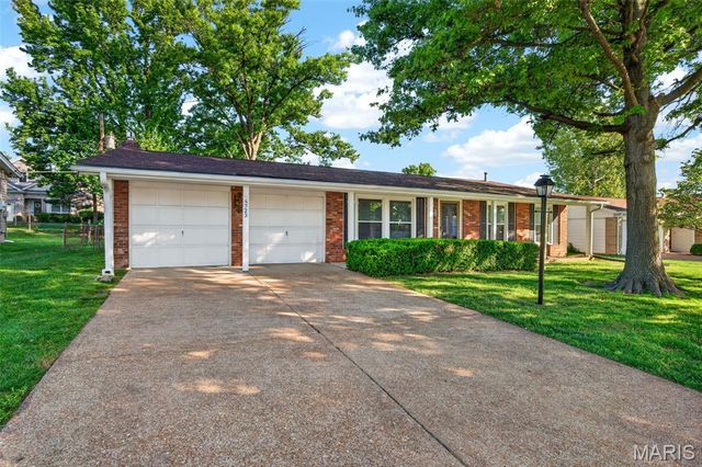4723 Langtree Drive, St Louis, MO 63128