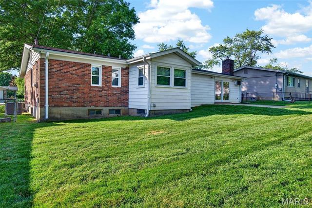 4723 Langtree Drive, St Louis, MO 63128