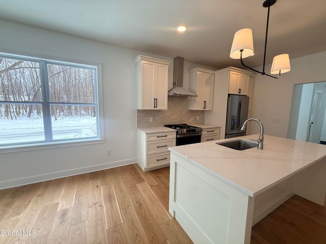 17 Blue Aster Lane, Malta, NY 12020