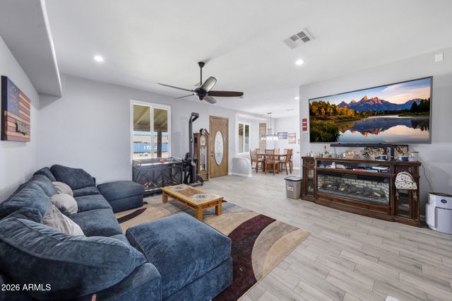 34841 N 3RD Street, Phoenix, AZ 85086