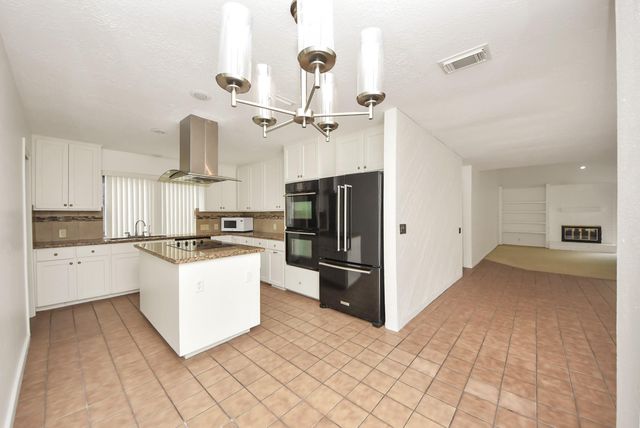 4306 Shady Springs Drive, Seabrook, TX 77586