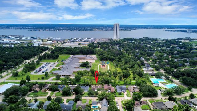 4306 Shady Springs Drive, Seabrook, TX 77586