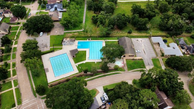 4306 Shady Springs Drive, Seabrook, TX 77586