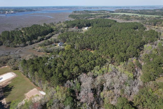 6042 Pawlett Blake Lane, Wadmalaw Island, SC 29487