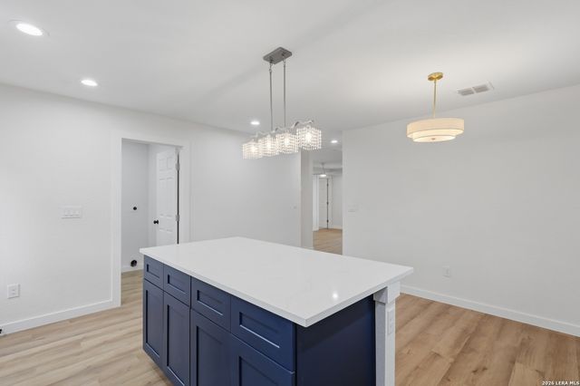 1422 Kayton, San Antonio, TX 78210