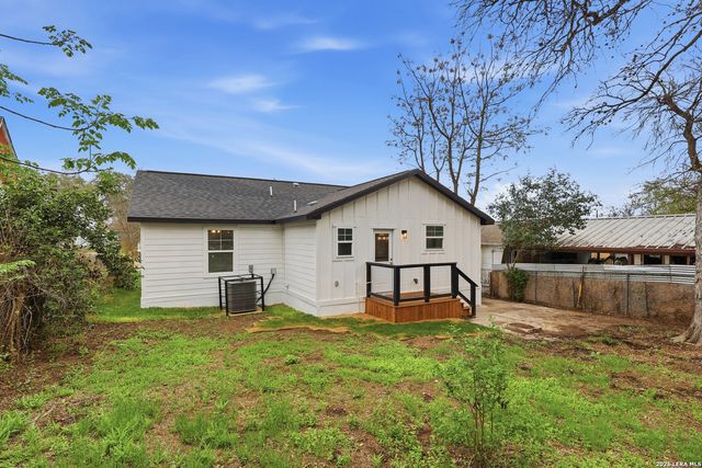 1422 Kayton, San Antonio, TX 78210
