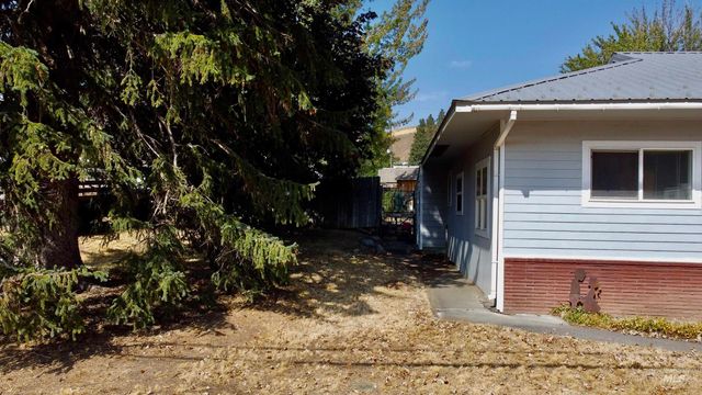 2395 Villard St, Pomeroy, WA 99347