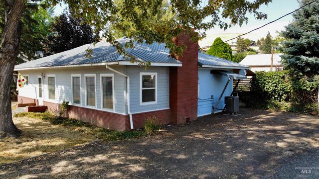 2395 Villard St, Pomeroy, WA 99347