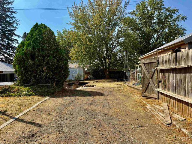 2395 Villard St, Pomeroy, WA 99347