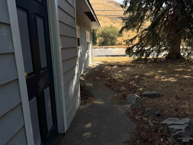2395 Villard St, Pomeroy, WA 99347