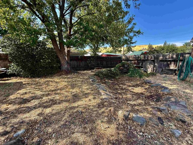 2395 Villard St, Pomeroy, WA 99347