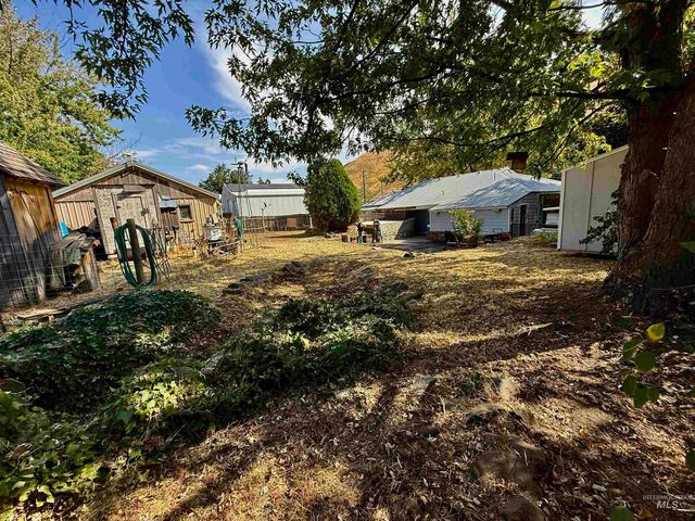 2395 Villard St, Pomeroy, WA 99347