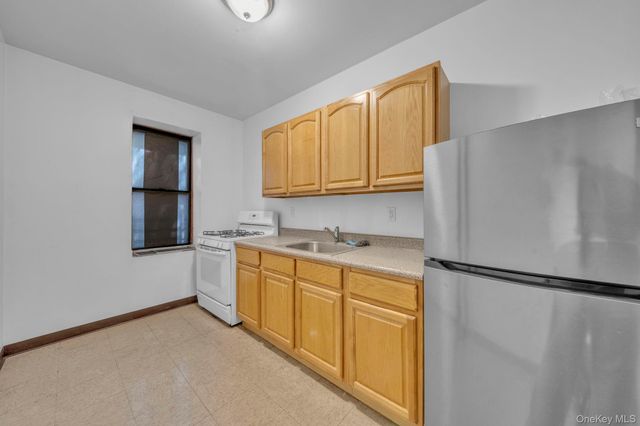 1015 Summit Avenue 1D, Bronx, NY 10452
