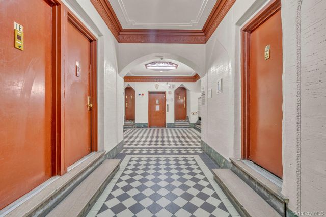 1015 Summit Avenue 1D, Bronx, NY 10452