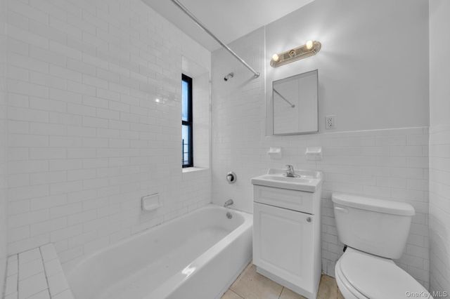 1015 Summit Avenue 1D, Bronx, NY 10452