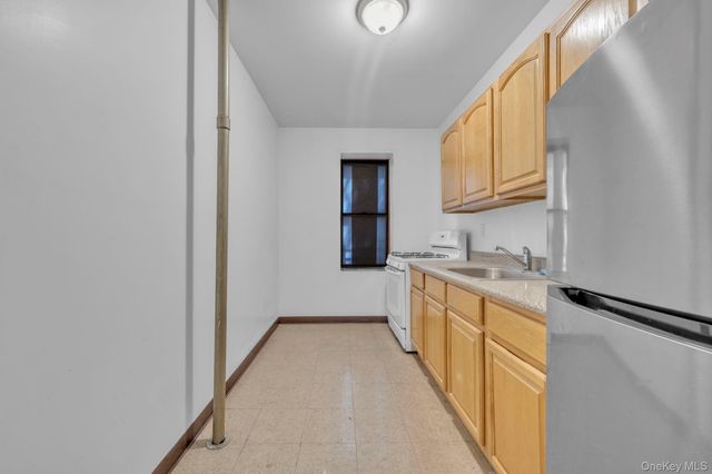 1015 Summit Avenue 1D, Bronx, NY 10452