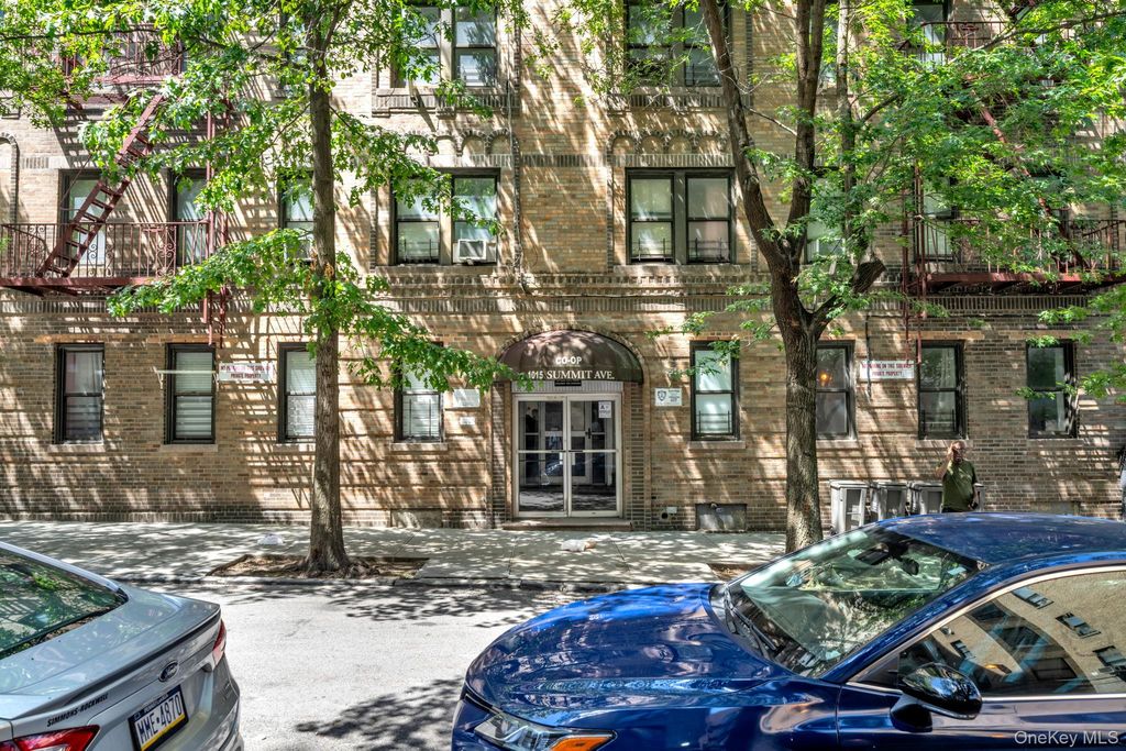 1015 Summit Avenue 1D, Bronx, NY 10452 — exterior