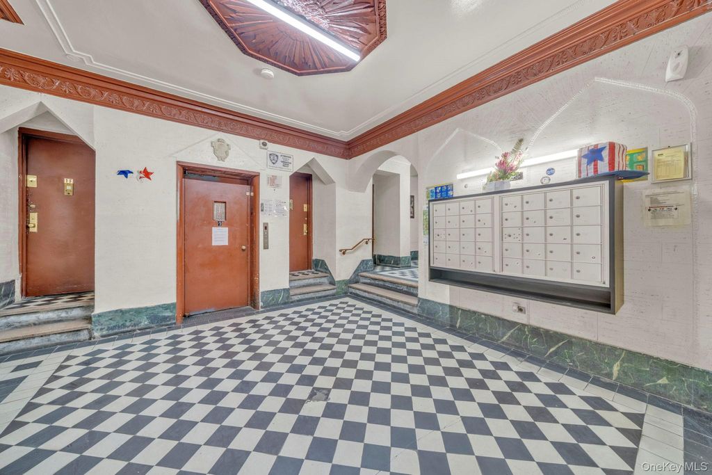 1015 Summit Avenue 1D, Bronx, NY 10452 — photo 2