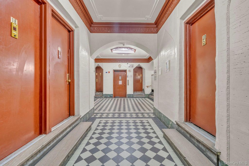 1015 Summit Avenue 1D, Bronx, NY 10452 — photo 3