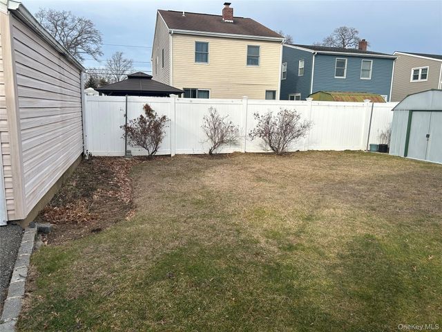 527 Willow Street, South Hempstead, NY 11550