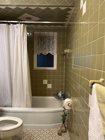 527 Willow Street, South Hempstead, NY 11550