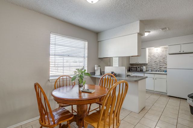 816 Ash Street, Burleson, TX 76028