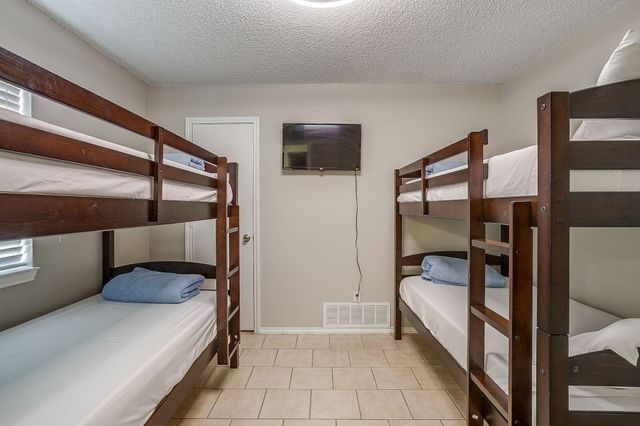 816 Ash Street, Burleson, TX 76028