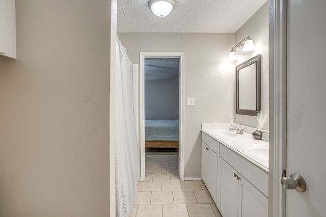 816 Ash Street, Burleson, TX 76028