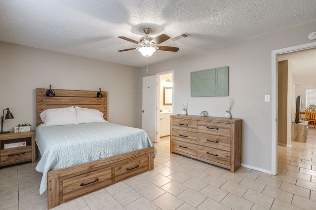 816 Ash Street, Burleson, TX 76028