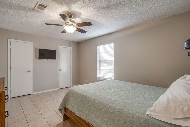 816 Ash Street, Burleson, TX 76028