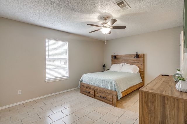 816 Ash Street, Burleson, TX 76028