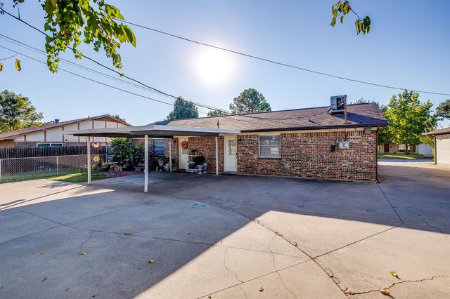 816 Ash Street, Burleson, TX 76028