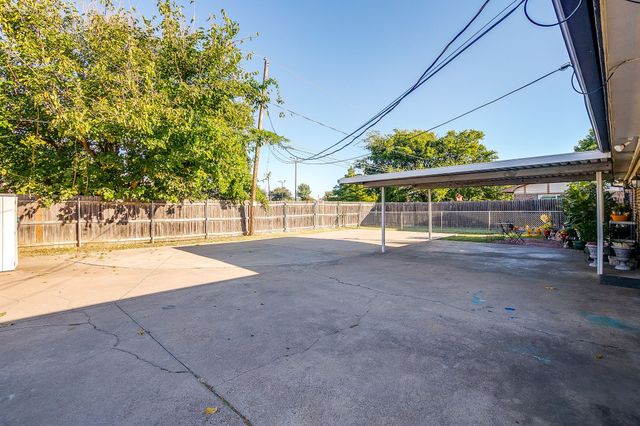 816 Ash Street, Burleson, TX 76028