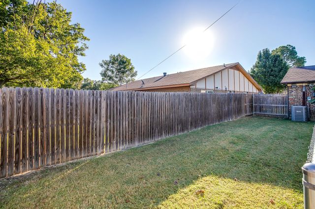 816 Ash Street, Burleson, TX 76028