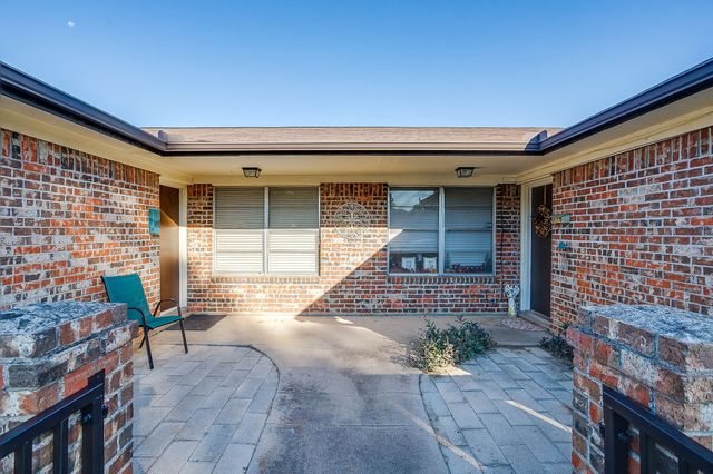 816 Ash Street, Burleson, TX 76028