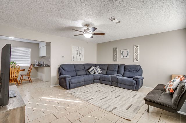 816 Ash Street, Burleson, TX 76028