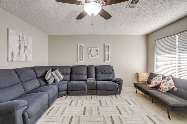 816 Ash Street, Burleson, TX 76028