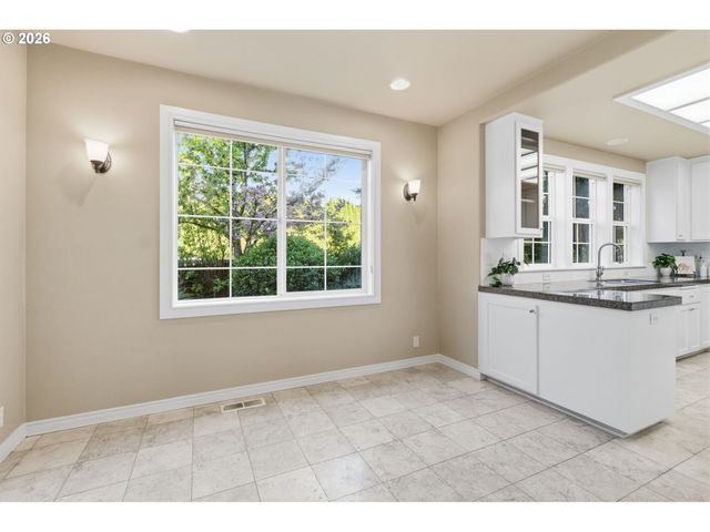 482 COVEY Ln, Eugene, OR 97401