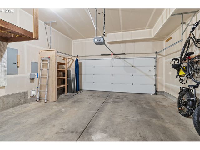 482 COVEY Ln, Eugene, OR 97401