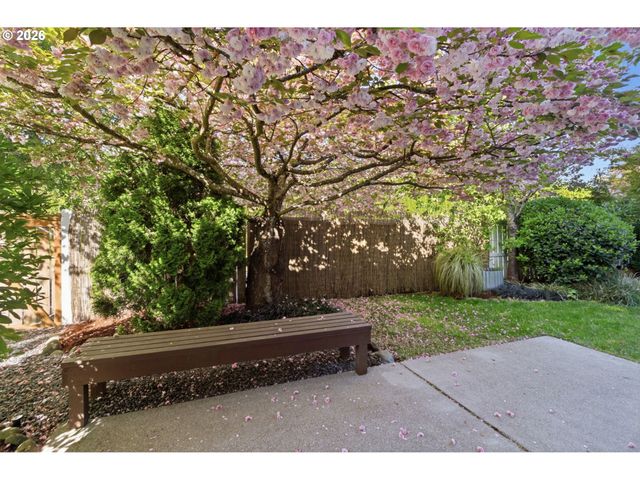 482 COVEY Ln, Eugene, OR 97401