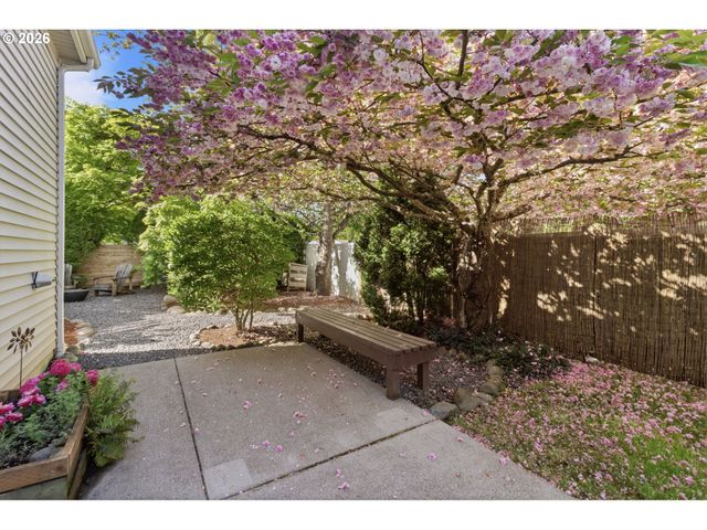 482 COVEY Ln, Eugene, OR 97401