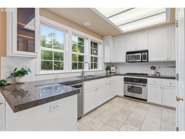 482 COVEY Ln, Eugene, OR 97401