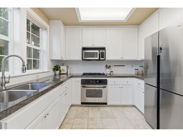 482 COVEY Ln, Eugene, OR 97401