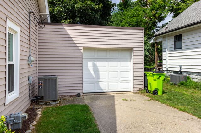 65 Pleasant Street, Oxford Vllg, MI 48371