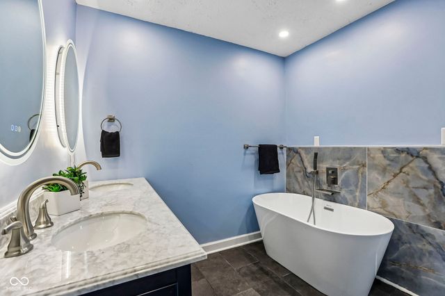 20130 Country Lake Boulevard, Noblesville, IN 46062