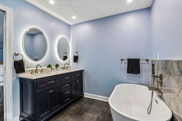 20130 Country Lake Boulevard, Noblesville, IN 46062