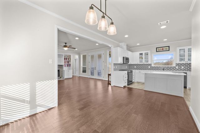 605 E Godley Avenue, Godley, TX 76044