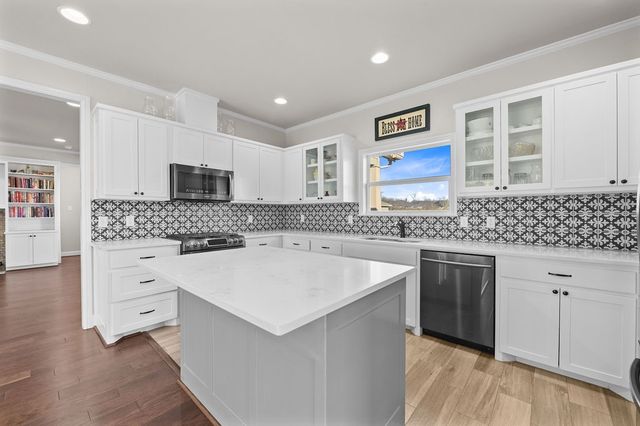 605 E Godley Avenue, Godley, TX 76044