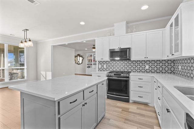 605 E Godley Avenue, Godley, TX 76044